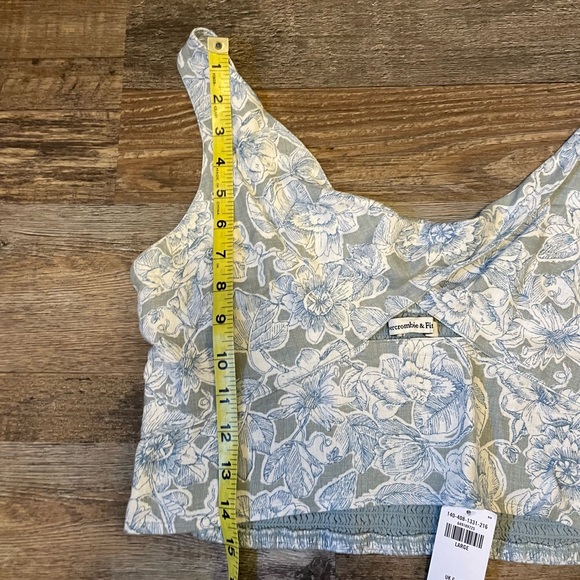 Abercrombie Twist-Front Linen-Blend Cutout Top - Picture 4 of 8